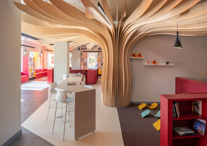 foto Arkuos: un centro innovador de formación activa con un diseño de interiores flexible y divertido.