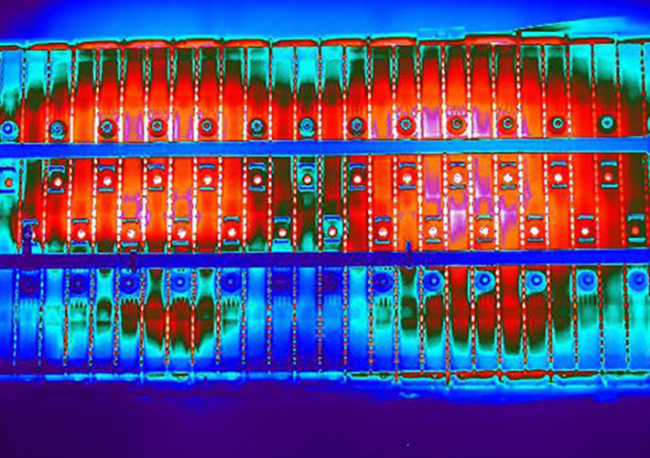 Foto La supervisión térmica de FLIR garantiza la seguridad y la eficiencia de los sistemas de almacenamiento de energía en baterías.