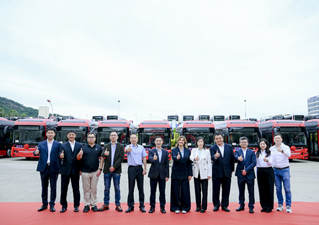 Foto FPT FORTALECE SU LIDERAZGO EN EL SECTOR DEL GAS NATURAL CON LA ENTREGA DEL PRIMER BUS GOLDEN DRAGON AL TRANSPORTE PÚBLICO SERBIO.