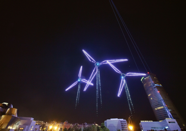 Foto Espectáculo récord con 1.500 drones en el cielo de Bilbao para celebrar el 125 aniversario de Iberdrola.
