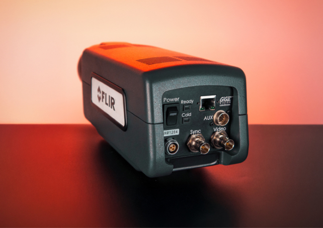 Foto Flir y edevis impulsan los ensayos no destructivos automatizados en tiempo real con la integración de la cámara térmica MWIR Flir A6450.