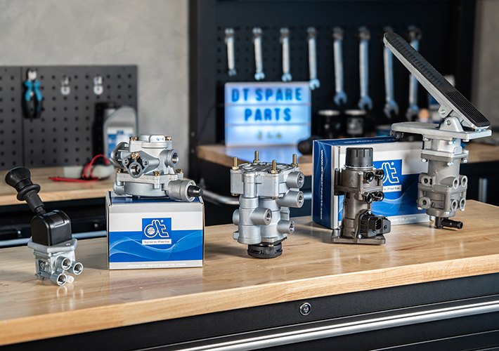 foto Válvulas de freno DT Spare Parts presentadas por los Parts Specialists.
Máxima fuerza de frenado gracias al sistema neumático.