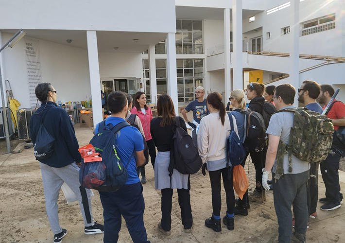 Foto Endesa lanza un fondo de ayuda a los damnificados por la DANA de 1 millón de euros, condona facturas y moviliza empleados de toda España.