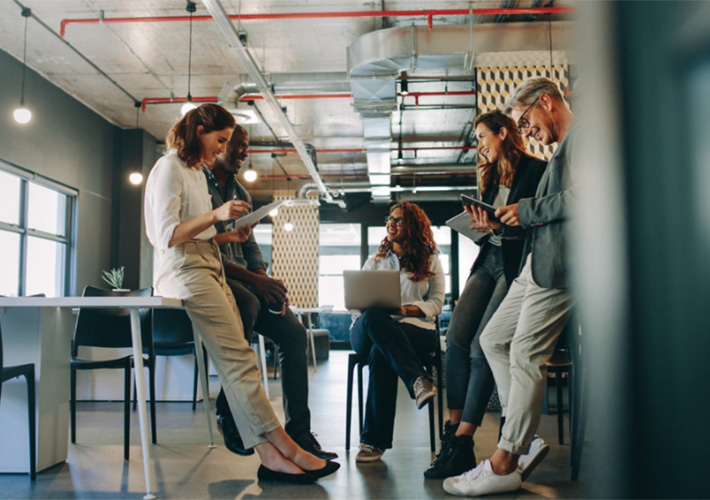 foto Kyndryl, proveedor líder de servicios de tecnología empresarial de misión crítica, quiere compartir su visión y experiencia propia sobre el papel del departamento de RRHH y la adopción de la IA en las empresas.
