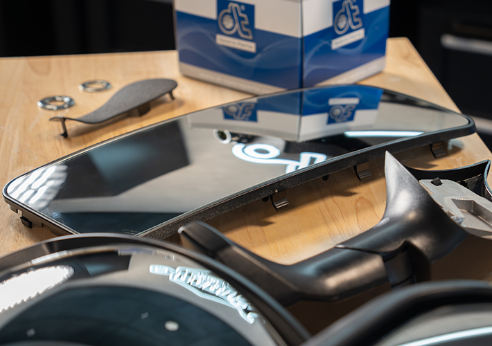 foto Espejos DT Spare Parts, presentados por los Parts Specialists.