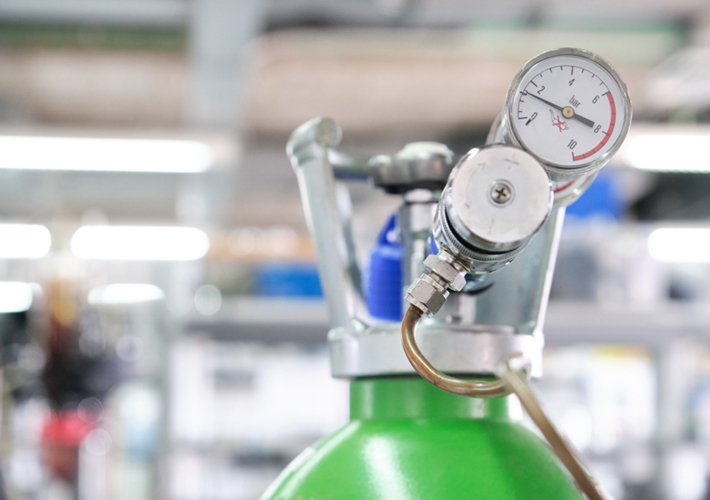 foto ENAC concede la primera acreditación como productor de materiales de referencia de mezclas de gases a Carburos Metálicos.