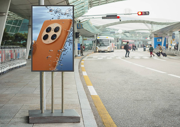 foto Monitores de alto brillo con protección IP66 y pinturas especiales para exteriores.