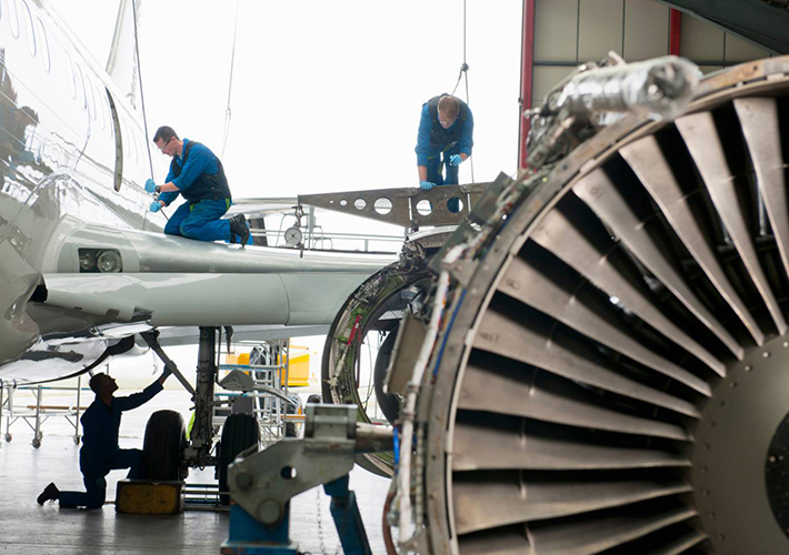 Foto Ventajas del refrigerante de precisión para mecanizar materiales del sector aeroespacial.