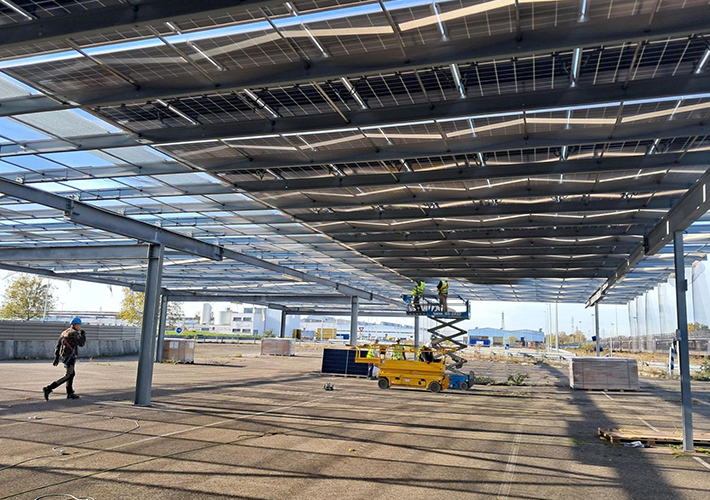 foto Prosolia Energy avanza en Francia con el despliegue de las mayores marquesinas fotovoltaicas híbridas en plantas de Stellantis en el país galo.