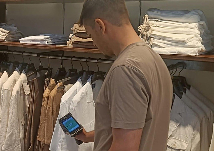 foto noticia Boggi Milano alcanza un 99% de precisión en inventario con soluciones RFID de Zebra Technologies.