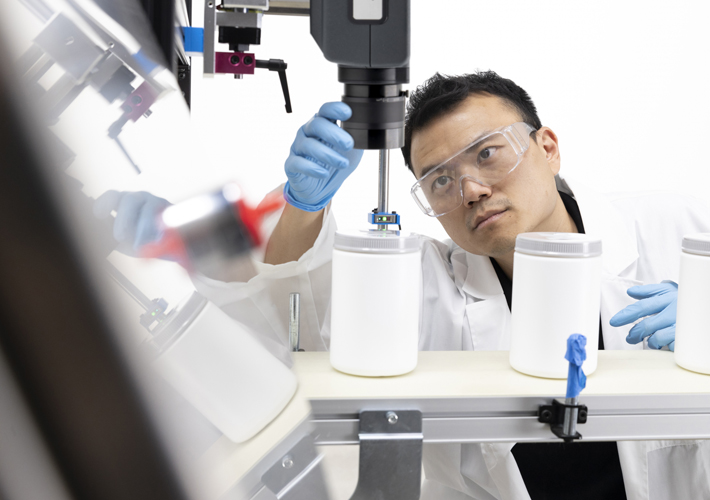 foto Flir presenta sus cámaras MWIR refrigeradas con una larga vida útil A6450 para automatización e inspección de calidad de manera continua.