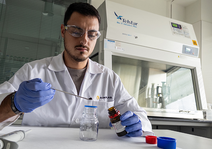 Foto AIMPLAS trabaja en la recuperación de materias primas críticas como el litio o el oro con el reciclado de aparatos eléctricos y electrónicos.