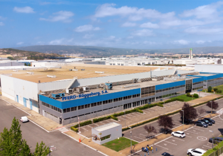 foto noticia Endesa y PFERD, líder en la producción de abrasivos, firman un acuerdo de suministro de energía a largo plazo y la instalación de autoconsumo en las dos fábricas de España.