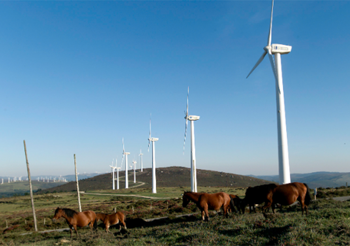 foto noticia Endesa firma un preacuerdo con Alcoa de 10 años de suministro de energía 100% renovable para su planta de San Ciprián, en Galicia.